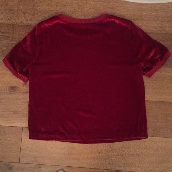 Alice + Olivia Piera Rib-Trim Short Velvet Tee - Picture 4 of 5